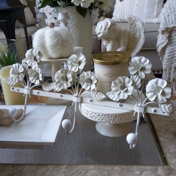 Boutique Other - Distressed SHABBY White COTTAGE Wall HOOK